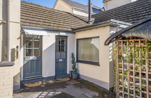 Raglan Cottage | 1 bedroom accommodation in Raglan, near Usk