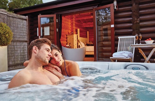 Weybread Cabin | 1 bedroom accommodation in Weybread, Diss