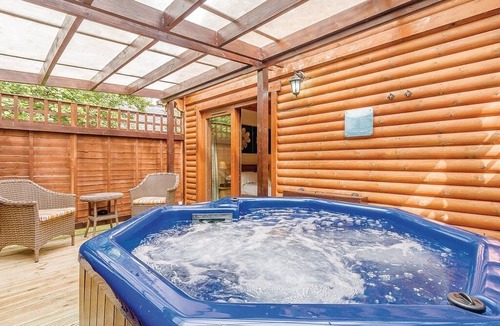 Tilford Cabin | 1 bedroom accommodation in Tilford, Farnham