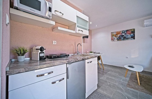 Licko Lesce House | 1 bedroom amazing home in Licko Lesce