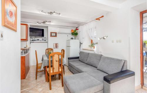Smrika House | 1 Bedroom Amazing Home In Grmani, Smrika