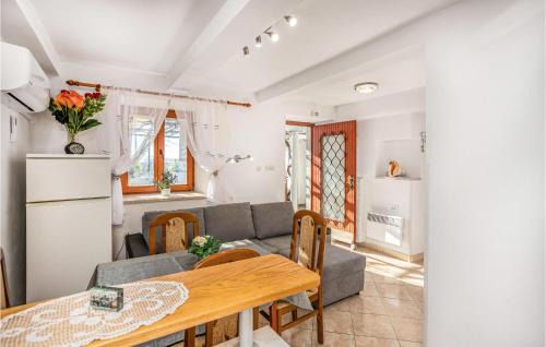 Smrika House | 1 Bedroom Amazing Home In Grmani, Smrika