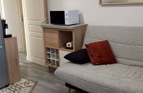 Beaumont-sur-Oise Apartment | 1 Bedroom Apartment in Beaumont-sur-Oise