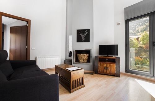 El Tarter Apartment | 1 Bedroom Apar. views. next to ski slopes. El Tarter.FLOC 43