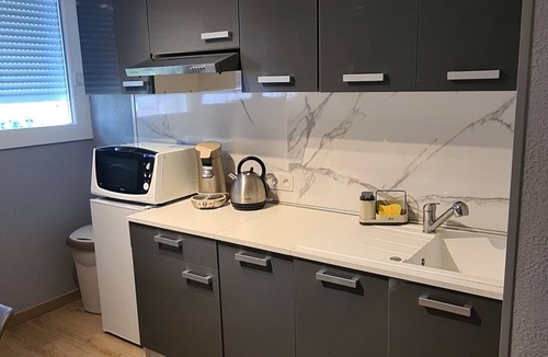 Chalon-sur-Saone Apartment | 1 Bedroom Apartment Sleeps 4