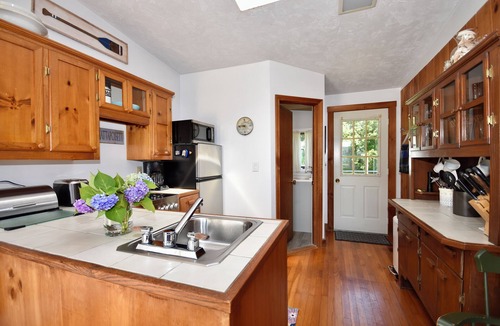 Mattapoisett Center Apartment | 1 bedroom apartment overlooking Inner Harbor