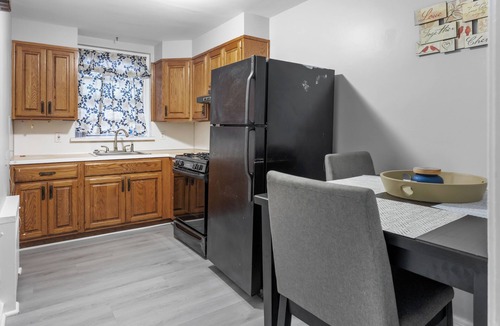Ogontz Campus Apartment | 1-bedroom apartment close-by walk friendly park