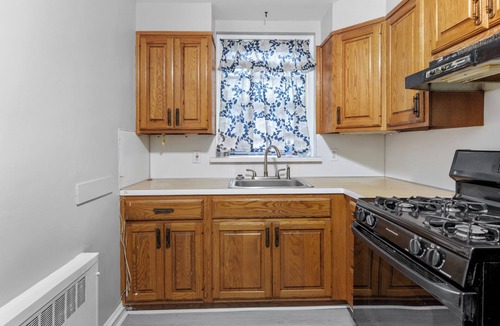 Ogontz Campus Apartment | 1-bedroom apartment close-by walk friendly park