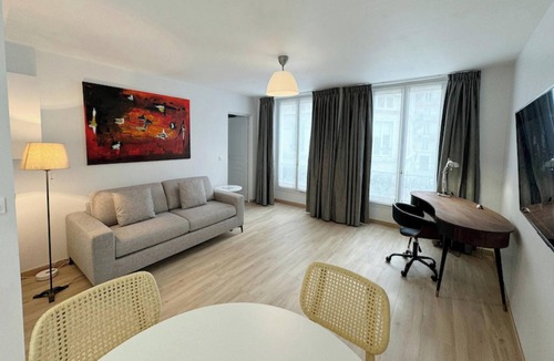 Arsenal Apartment | 1 Bedroom Apartment Close to Saint Metro Paris