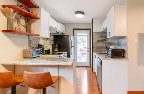 Waterloo Apartment | 1 Bedroom Apartment in North Waterloo w Private Patio - Close to UW, Tech Park