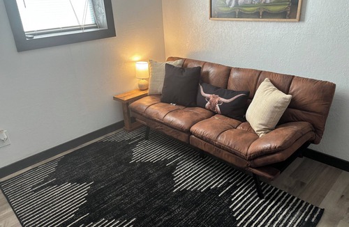 Duncan Apartment | 1-bedroom apartment in amazing Duncan with access to full gym