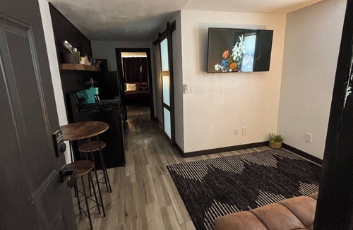 Duncan Apartment | 1-bedroom apartment in amazing Duncan with access to full gym