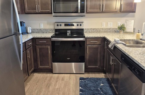 Fenton Apartment | 1-Bedroom apartment in Fenton, MI with Wi-Fi, Fitness Center, & in-unit Laundry!