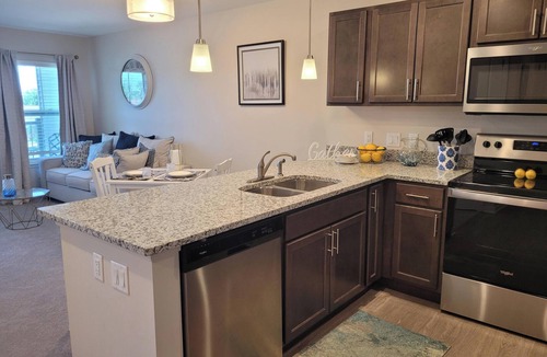 Fenton Apartment | 1-Bedroom apartment in Fenton, MI with Wi-Fi, Fitness Center, & in-unit Laundry!