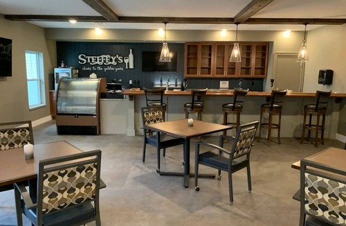 Fenton Apartment | 1-Bedroom apartment in Fenton, MI with Wi-Fi, Fitness Center, & in-unit Laundry!