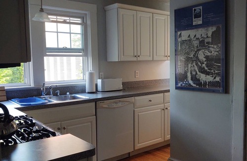 Lower Mills Apartment | 1-Bedroom Apartment in Milton Lower Mills convenient to Boston & Cambridge