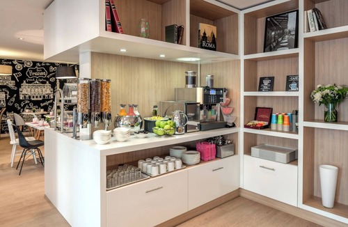 Quartier des Grandes-Carrieres Apartment | 1 Bedroom Apartment In the Heart Of Montmartre