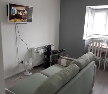 Ponders End Apartment | 1 Bedroom Apartment Ponders End