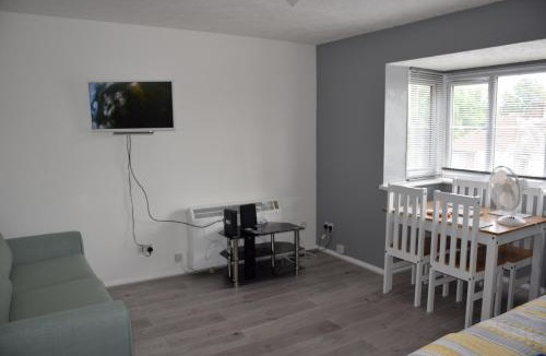 Ponders End Apartment | 1 Bedroom Apartment Ponders End