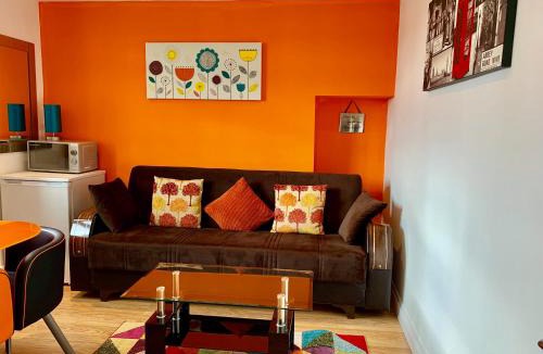 Cranbrook Hotel | 1 Bedroom Apartment, Reception ,Kitchenette, Private Bathroom