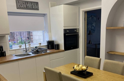 Hythe Apartment | 1-bedroom Apartment Sleeps 4, Parking