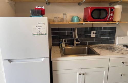Victory Hills Apartment | 1 Bedroom Apartment near UNM, Nob Hill and downtown.