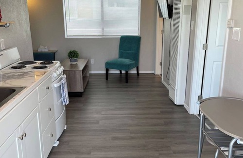 Victory Hills Apartment | 1 Bedroom Apartment near UNM, Nob Hill and downtown.