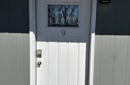 University Heights Apartment | 1 Bedroom apartment w/balcony near UNM, Nob Hill and downtown.