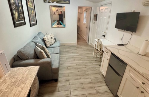 Faubourg Delachaise Apartment | 1 Bedroom Apartment with Courtyard Upper garden Magazine Art District