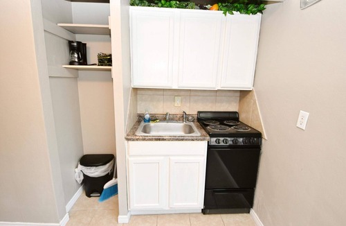 South Bend Apartment | 1 bedroom apartment near Notre Dame (1309.5)