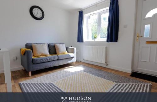 Wellington House | 1-Bedroom Apartment with Parking