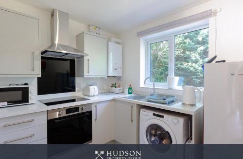 Wellington House | 1-Bedroom Apartment with Parking