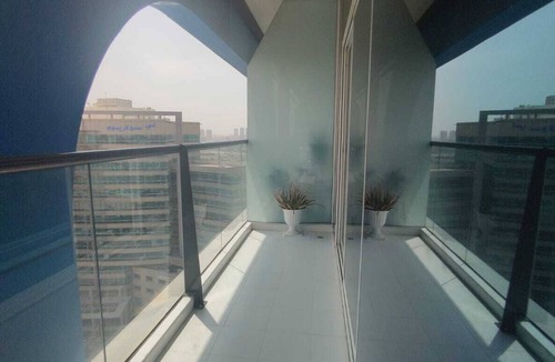 Dubai Apartment | 1-bedroom apartment with AC in fabulous Dubai location