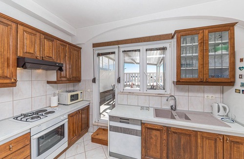 Kastel Kambelovac Apartment | 1 bedroom awesome apartment in Kastel Kambelovac