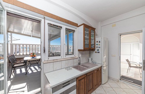 Kastel Kambelovac Apartment | 1 bedroom awesome apartment in Kastel Kambelovac