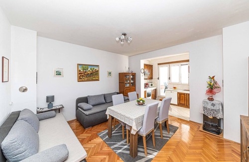 Kastel Kambelovac Apartment | 1 bedroom awesome apartment in Kastel Kambelovac