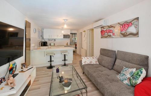 Lunel Apartment | 1 Bedroom Awesome Apartment In Lunel
