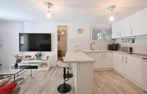 Lunel Apartment | 1 Bedroom Awesome Apartment In Lunel