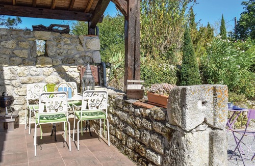 Sembas House | 1 bedroom awesome home in Sembas