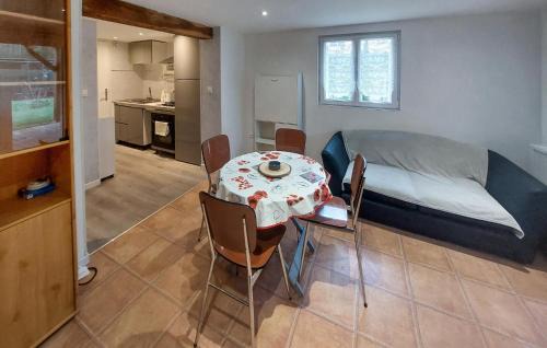 Blere House | 1 Bedroom Awesome Home In Bléré