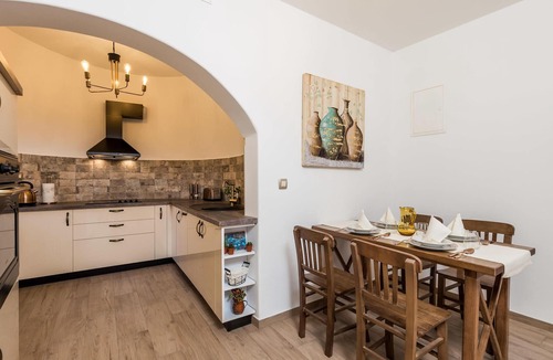 Tulisevica Apartment | 1 bedroom beach front apartment in Lovran