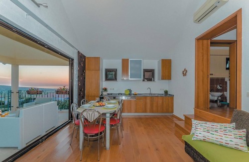 Kolan Apartment | 1 bedroom beach front apartment in Kolan