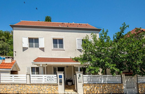 Ploce House | 1 bedroom beach front home in Rogotin