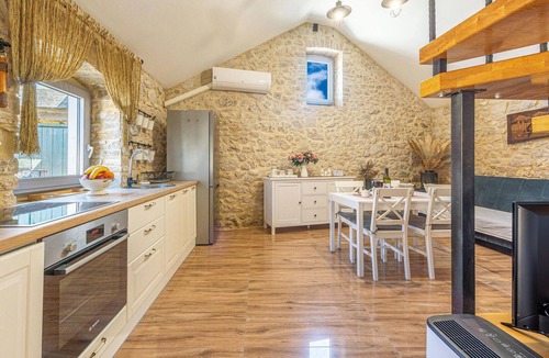 Zaton House | 1 bedroom beach front home in Zaton