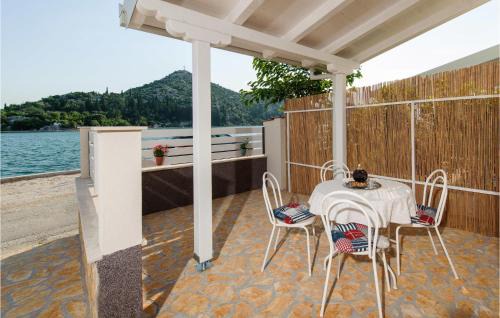 Ploce House | 1 Bedroom Beach Front Home In Rogotin