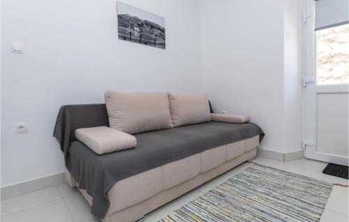 Ploce House | 1 Bedroom Beach Front Home In Rogotin