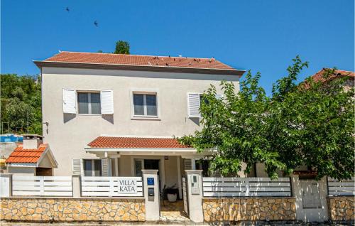 Ploce House | 1 Bedroom Beach Front Home In Rogotin