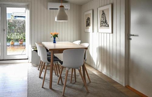 Grønninghoved Strand House | 1 Bedroom Beautiful Home In Sjølund