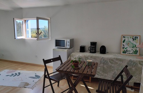 Junas Bed & Breakfast | 1 Bedroom Bed & breakfast in Junas