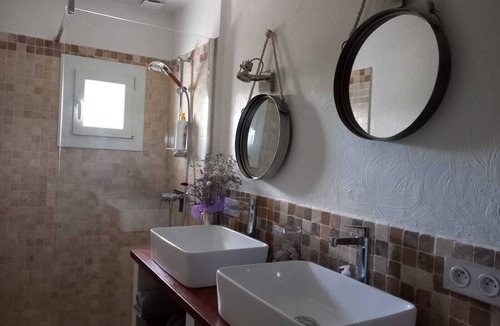 Volx Bed & Breakfast | 1 Bedroom Bed & breakfast in Volx